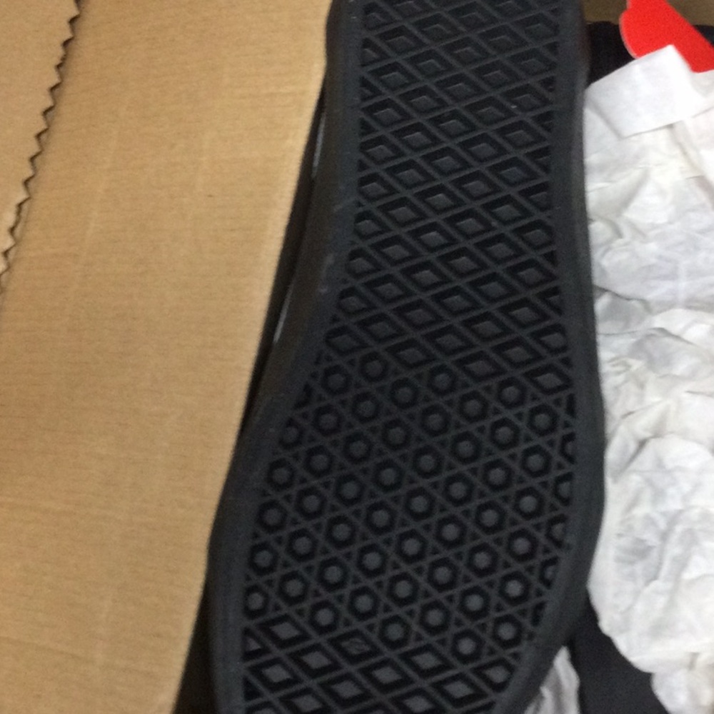 New Vans Shoes - Picture 5 of 14